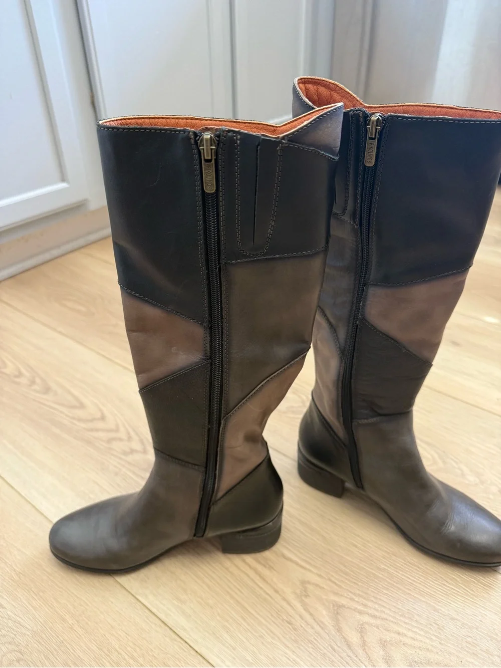Pikolinos Málaga (model W6W-9841C1), a knee-high women's leather boot size 5